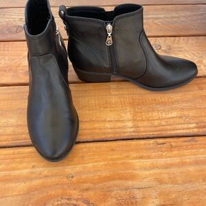 G by Guess Black Ankle Booties with Side Zipper~ Sz 10